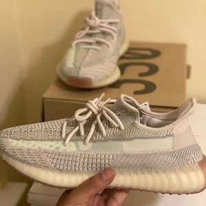 Yeezy 350 V2 “Citrin” Size 11.5